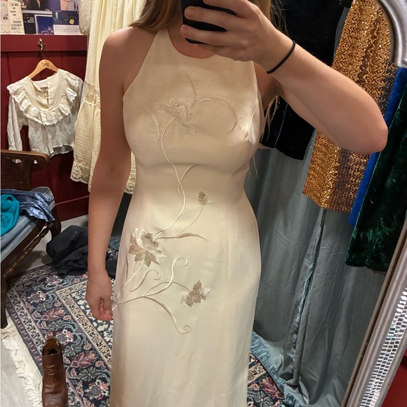 Reggio Cream Formal Dress - Picture 5 of 7